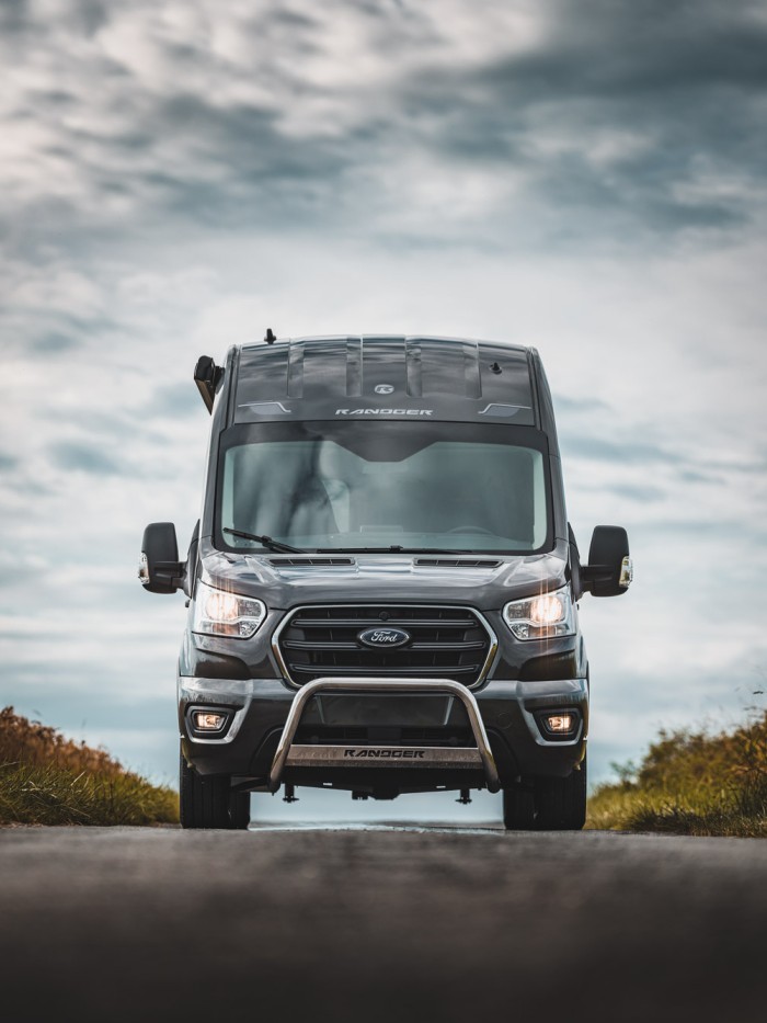 Kamper 4x4 na wyprawę w góry i północ – dlaczego to najlepszy wybór?