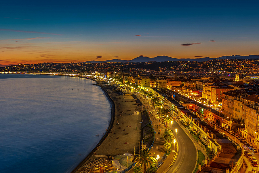 Nicea Kamperem przy zachodzie slonca